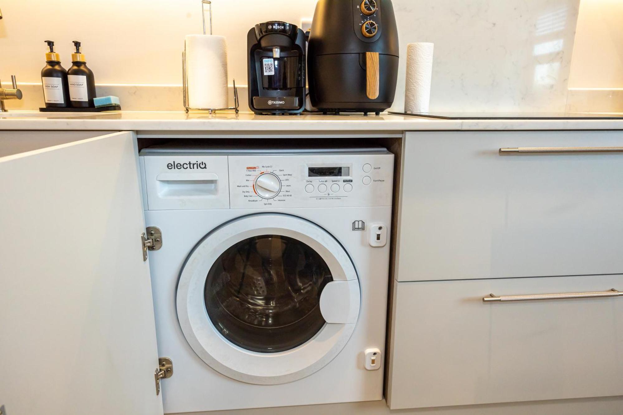 Modern 2 Bed Near Wythenshawe Hospital And Manchester Airport With Parking Exterior foto